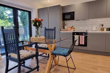 Beautiful Apartment Overlooking A Garden London Exterior foto
